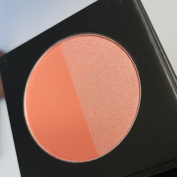 Araceli Las Flores Blushes - Dahlia & Laelia - Picture 4 of 11